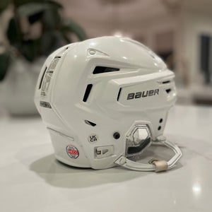 Large Bauer Re-Akt 150 Helmet (New)