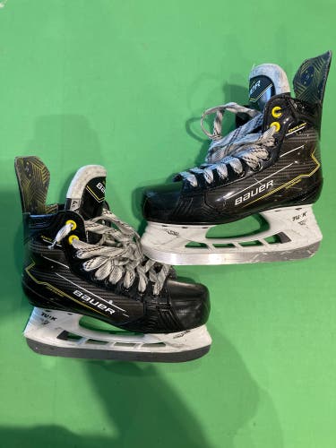 Intermediate Bauer Ignite Pro Hockey Skates | Size 4.5