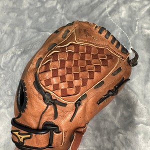 Brown Mizuno Power Close RH Pitcher's Baseball Glove 11" (Used)