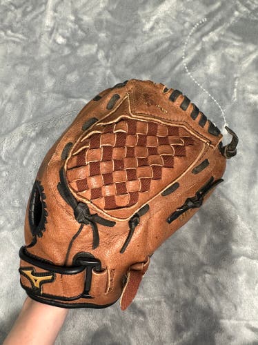 Brown Mizuno Power Close RH Pitcher's Baseball Glove 11" (Used)
