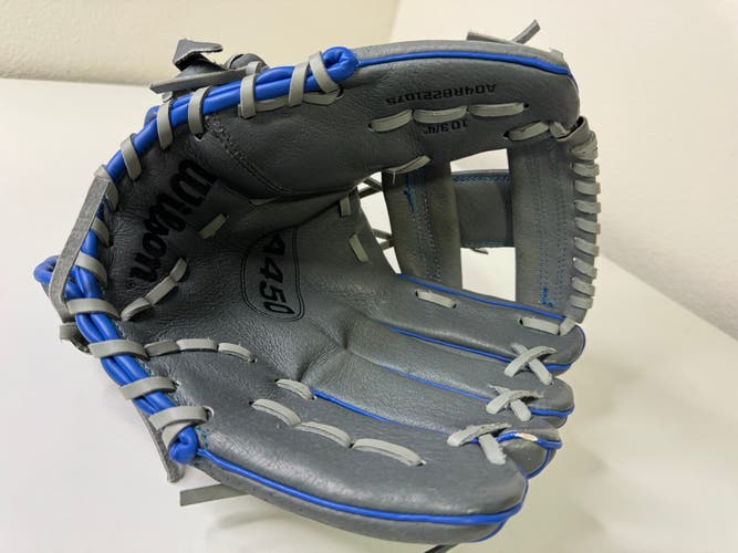 Wilson A450 RH Baseball Glove 10.75" (Used)