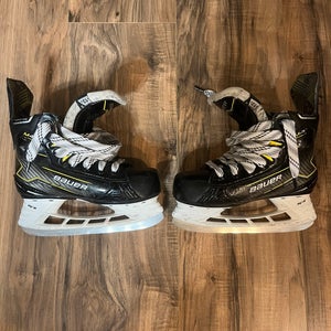 2024 Bauer Supreme M40 Hockey Skates Regular Width 13.5 (Used)