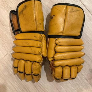 Hockey Player Gloves - COOPER