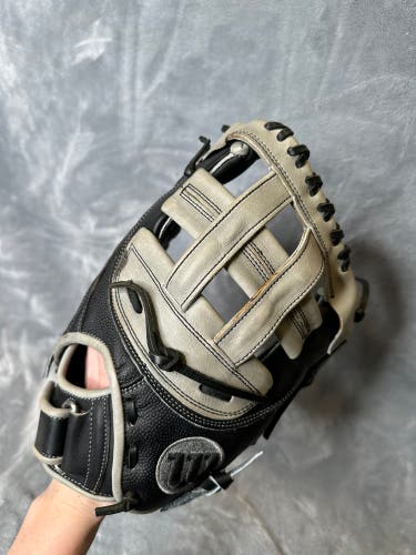 Black Wilson A2000 RH First Base Baseball Glove 12.25" (Used)