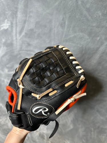 Black Rawlings Players Series RH Pitcher's Baseball Glove 10.5" (Used)