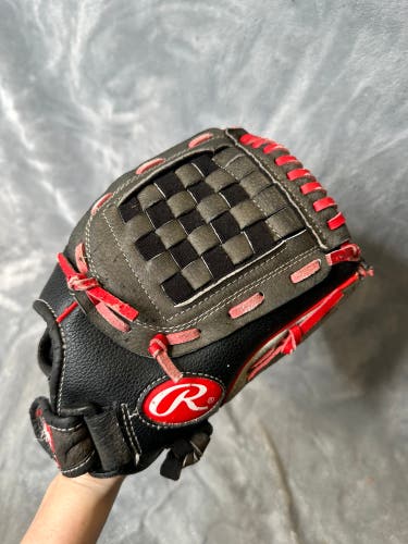 Black Rawlings Playmaker Series RH Pitcher's Baseball Glove 11" (Used)