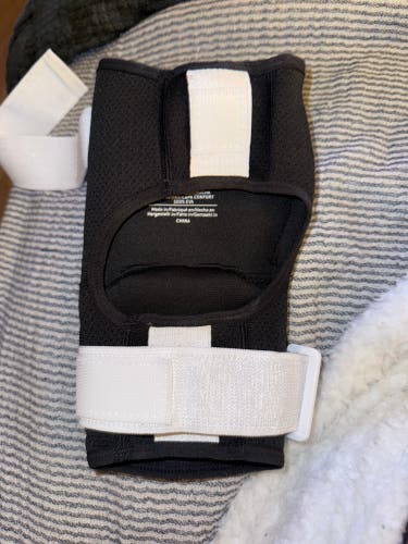 Black Junior Elbow Protection (Used)