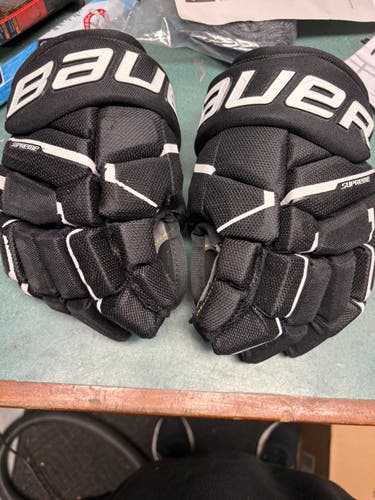 Bauer Supreme M5 Pro Gloves 11" (Used)