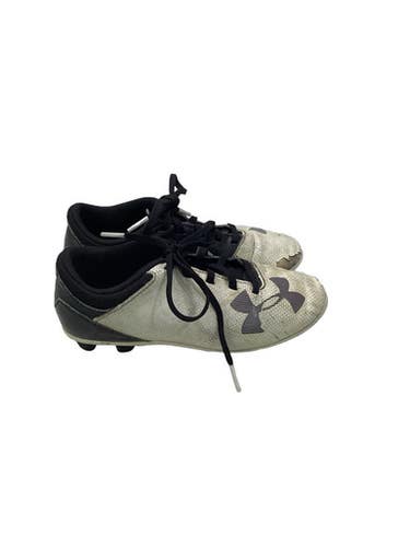 Used Under Armour Soccer Cleats Black And White Youth 13.0 11347-S000264550