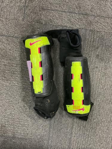 Used Nike Soccer Shin Guards Youth Green MD 11614-S000231543