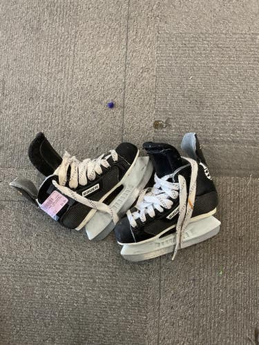 Used Bauer SUPREME 3000 Youth Hockey Skate Youth 12.5 11614-S000231523