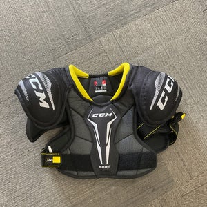 Used CCM 9550 Junior Shoulder Pads Black SM 11614-S000231518