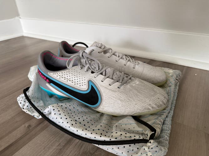 White Men's Size M 12.0 (W 13.0) Nike Tiempo Legend 9 Elite Cleats (Used)