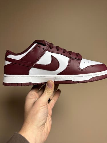 Men's Size M 12.0 (W 13.0) Nike Shoes (New)