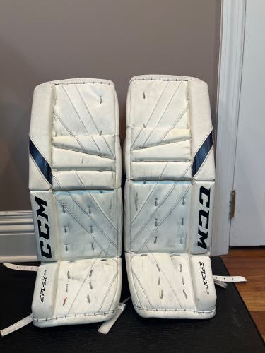 26" CCM Extreme Flex 5.5 Goalie Leg Pads (Used)