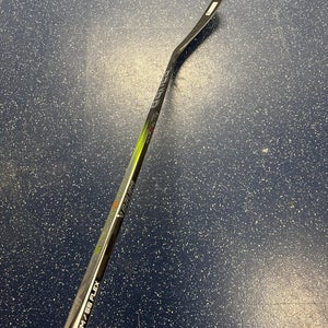 Intermediate Bauer Vapor Hyperlite 2 Right Handed Hockey Stick P92M 55 Flex (New)