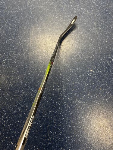 Intermediate Bauer Vapor Hyperlite 2 Right Handed Hockey Stick P92M 55 Flex (New)