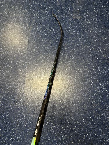 Senior Bauer Right Handed Hockey Stick P28 70 Flex Pro Stock (New)