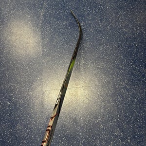 Junior Bauer Vapor Hyperlite 2 Right Handed Hockey Stick P92 50 Flex (New)