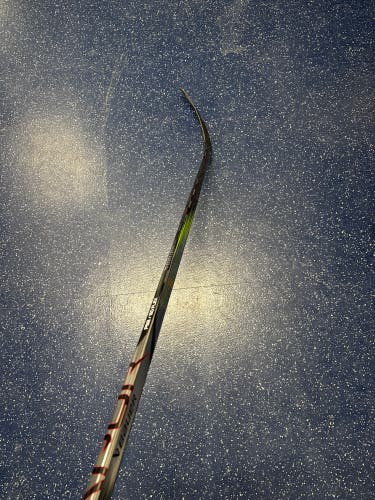 Junior Bauer Vapor Hyperlite 2 Right Handed Hockey Stick P92 50 Flex (New)