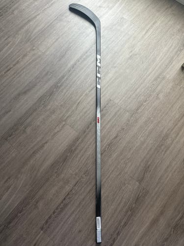 Intermediate CCM JetSpeed FT880 Right Handed Hockey Stick P29 65 Flex (New)