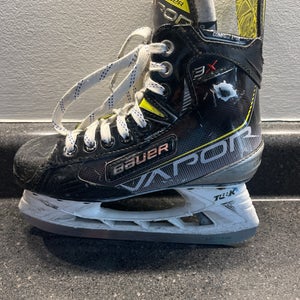 Black/Yellow 2021 Bauer Vapor 3X Hockey Skates Regular Width Size 3 (Used)