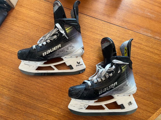 Bauer Vapor Hyperlite 2 Hockey Skates (Used)
