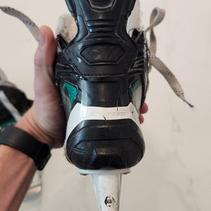 CCM JetSpeed FT680 Hockey Skates Regular Width Size 1 (Used)