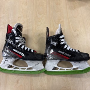 Bauer LTX Pro+ Hockey Skates Regular Width Size 2.5 (Used)