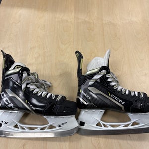 CCM Classic SE Hockey Skates Regular Width 9 (Used)
