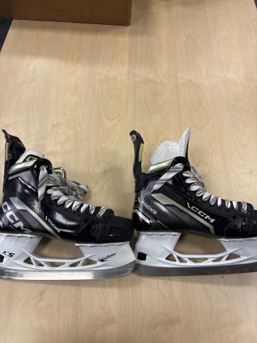 CCM Classic SE Hockey Skates Regular Width 9 (Used)