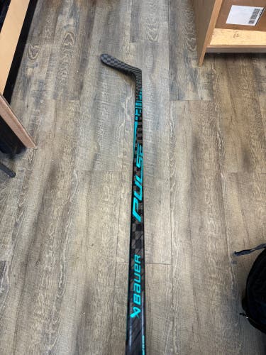 Intermediate Bauer Pulse Left Hand Hockey Stick P28 55 Flex