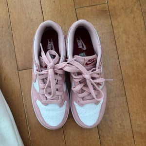 Pink Unisex 2.5Y (Big Kids / Youth) Youth Nike Shoes (New)