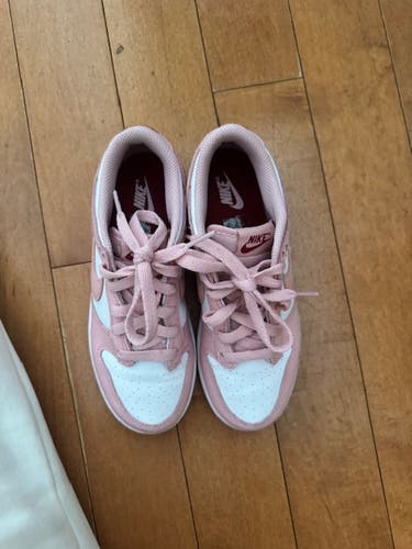 Pink Unisex 2.5Y (Big Kids / Youth) Youth Nike Shoes (New)