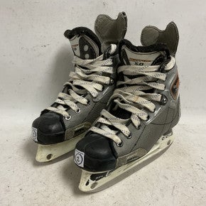 Used CCM VECTOR 5.0 Junior Hockey Skate Junior 02 11855-S000199740