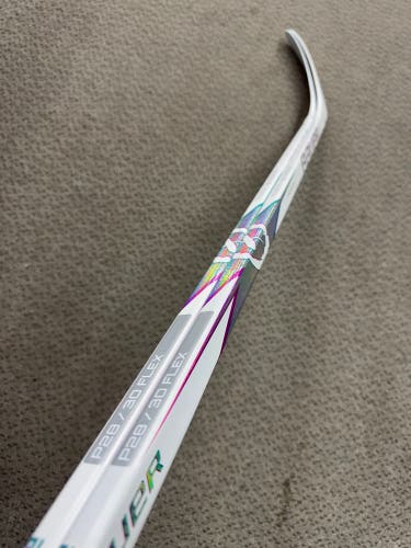 Junior Bauer Proto2 Right Handed Hockey Stick P28 30 Flex (New)