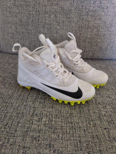White Unisex 2Y (Big Kids / Youth) Youth Nike Mid Top Molded Cleats (Used)