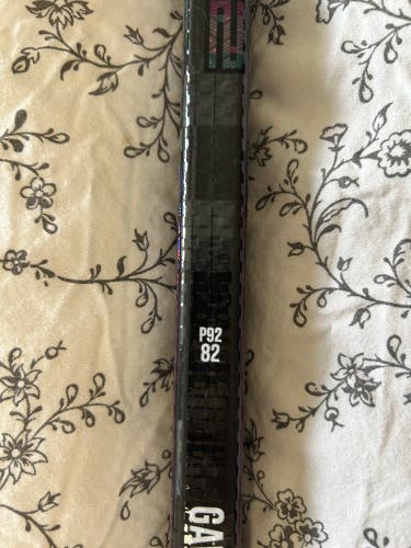 Senior Bauer black Proto2 Right Handed Hockey Stick P92 82 Flex Pro Stock (New)