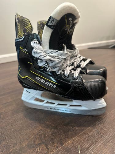 2024 Bauer Supreme M40 Youth Hockey Skates 13.5 (Used)