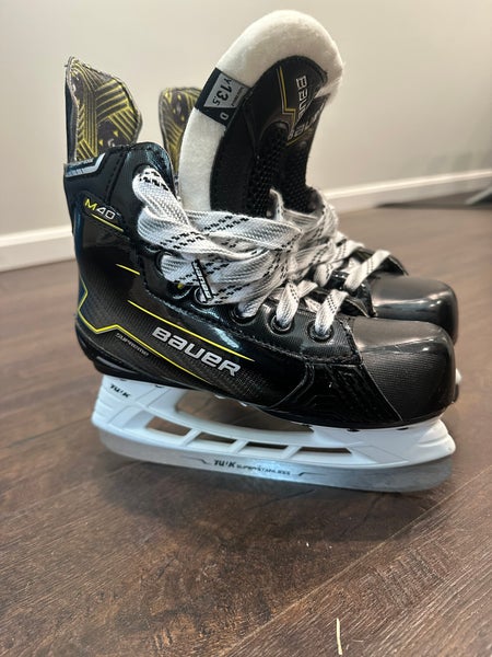 2024 Bauer Supreme M40 Youth Hockey Skates 13.5 (Used)