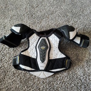 Small Junior CCM Tacks 4052 Shoulder Pads (Used)