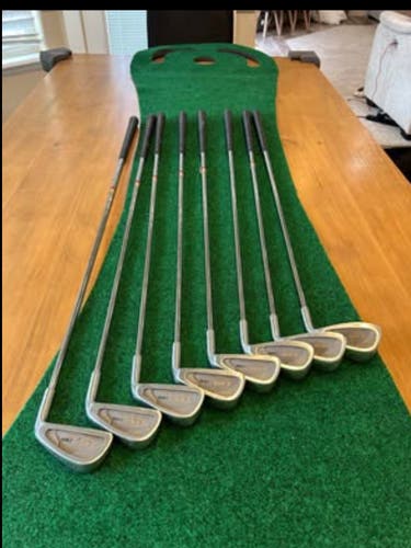 Golf Iron Set:T.I.G epd T-606 golf club iron set comes with 8 irons 3,4,5,6,7,8,9, P used right hand
