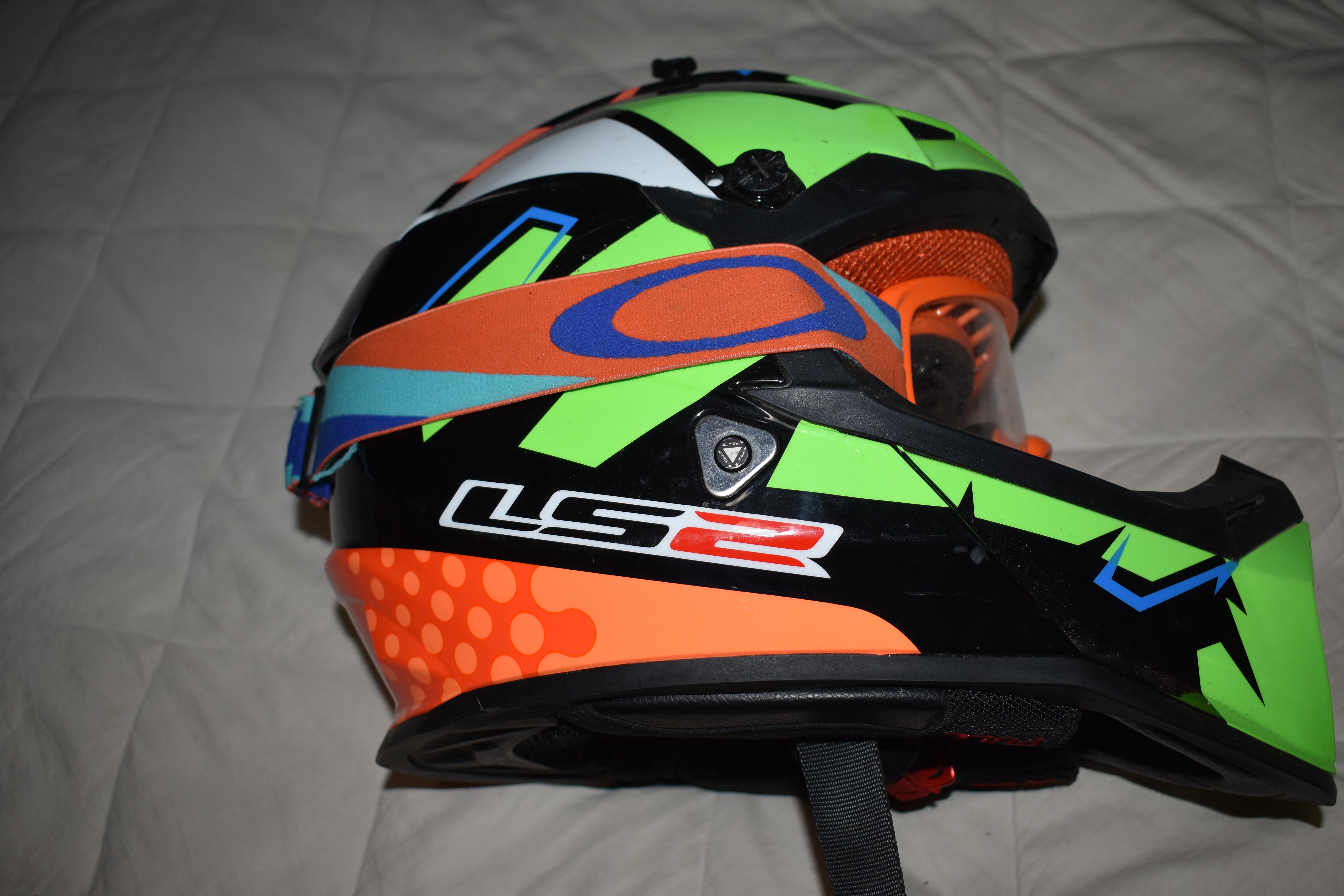 hjc fg-x helmet weight Off Road Gloss White Color:MT CREAM WHITE monogram frames svg Icon Airmada Chainbrain Helmet providing enhanced sun protection