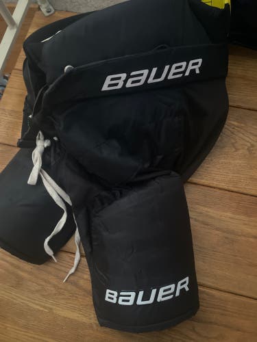 Men's Senior Medium Bauer Supreme S27 Hockey Pants (Used)
