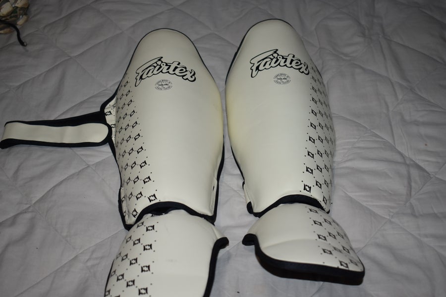 Fairtex Muay Thai / MMA / Kickboxing Shin Guard, White/Black, Medium - Great Condition!