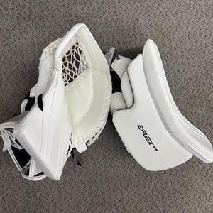 CCM Intermediate Extreme Flex E5.9 Regular (New) Glove/Blocker Set