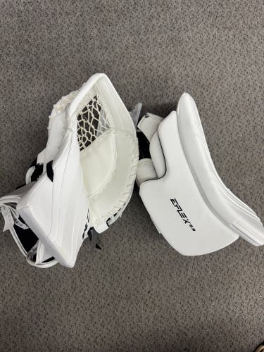 CCM Intermediate Extreme Flex E5.9 Regular (New) Glove/Blocker Set