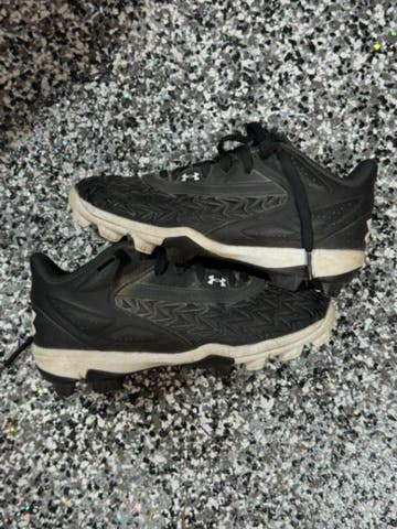 Under Armor Baseball Cleats Size 2Y