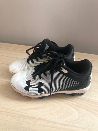 Kid's 1.5Y (Big Kids / Youth) Under Armour Low Top (Used)