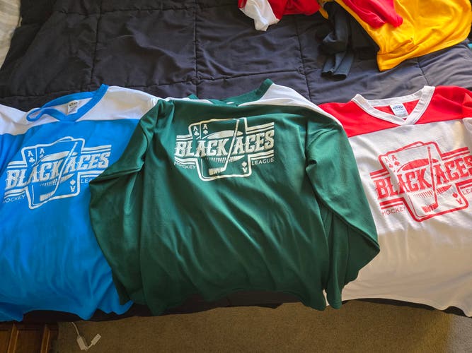 Mens XL Hockey Jerseys (3)